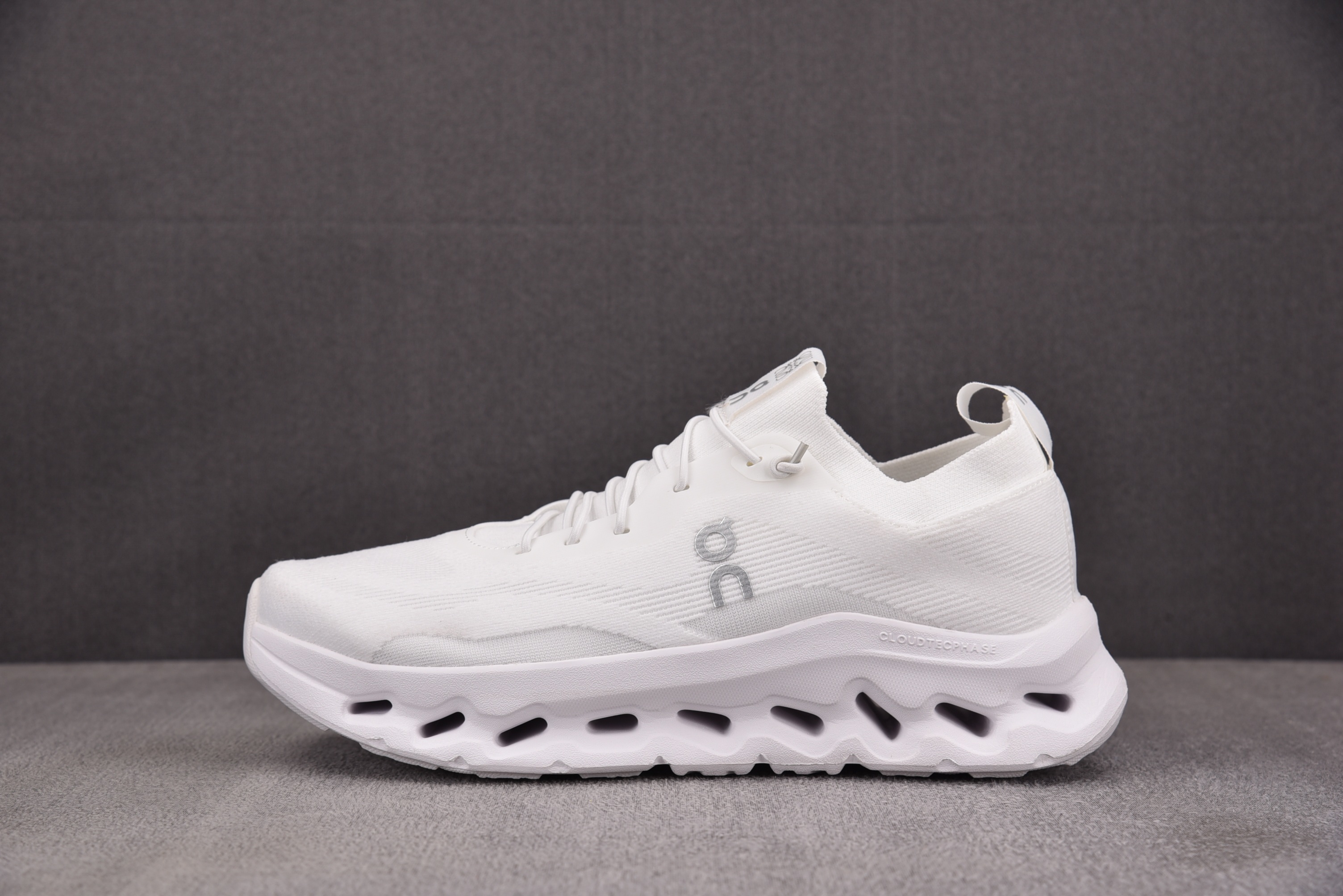 【KO】On Cloudtilt x 로에베 화이트