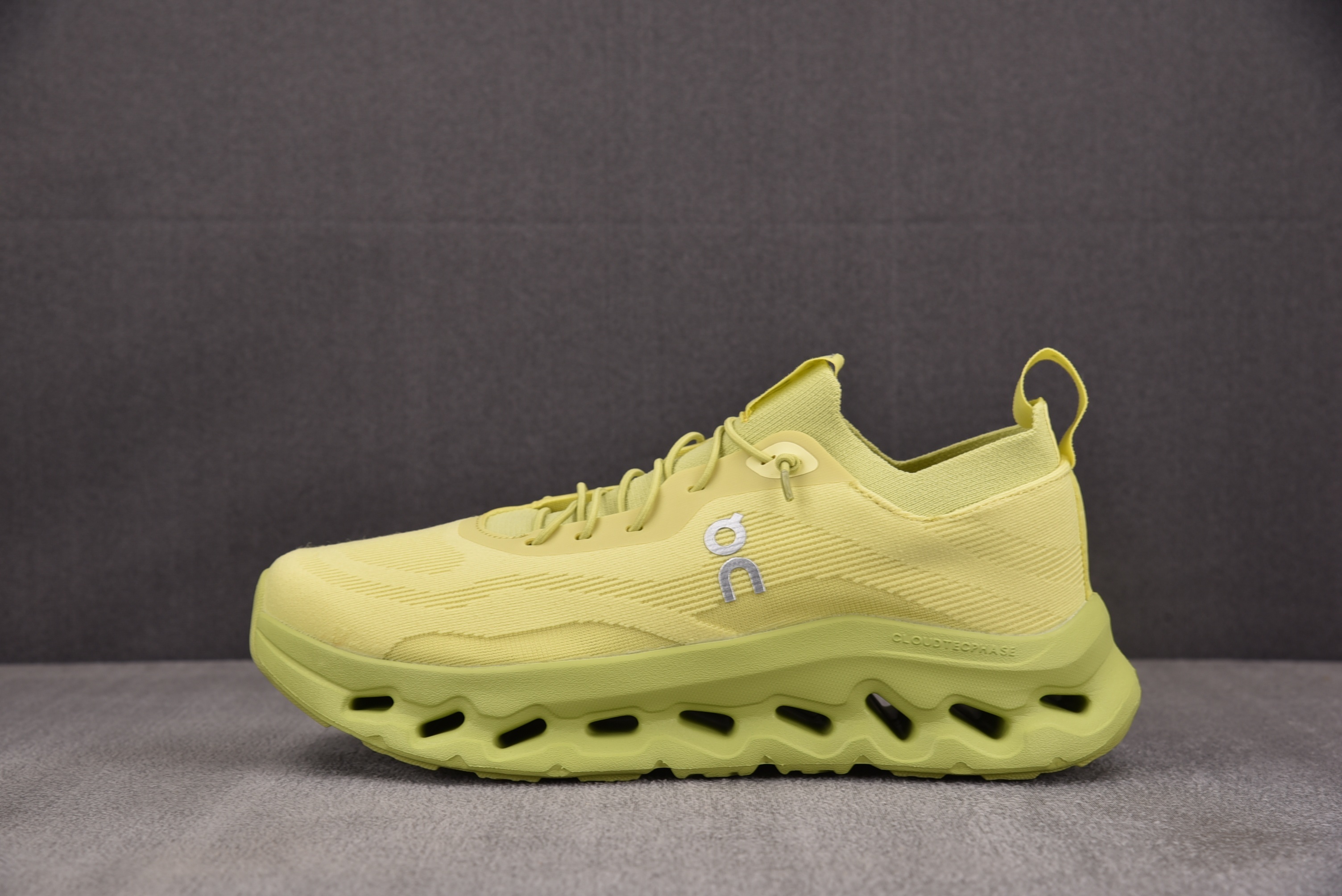 【KO】On Cloudtilt x 로에베 네온 옐로우