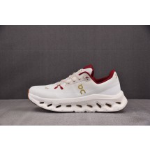 【KO】On Cloudtilt 뱀의 해 한정판 아이보리 화이트