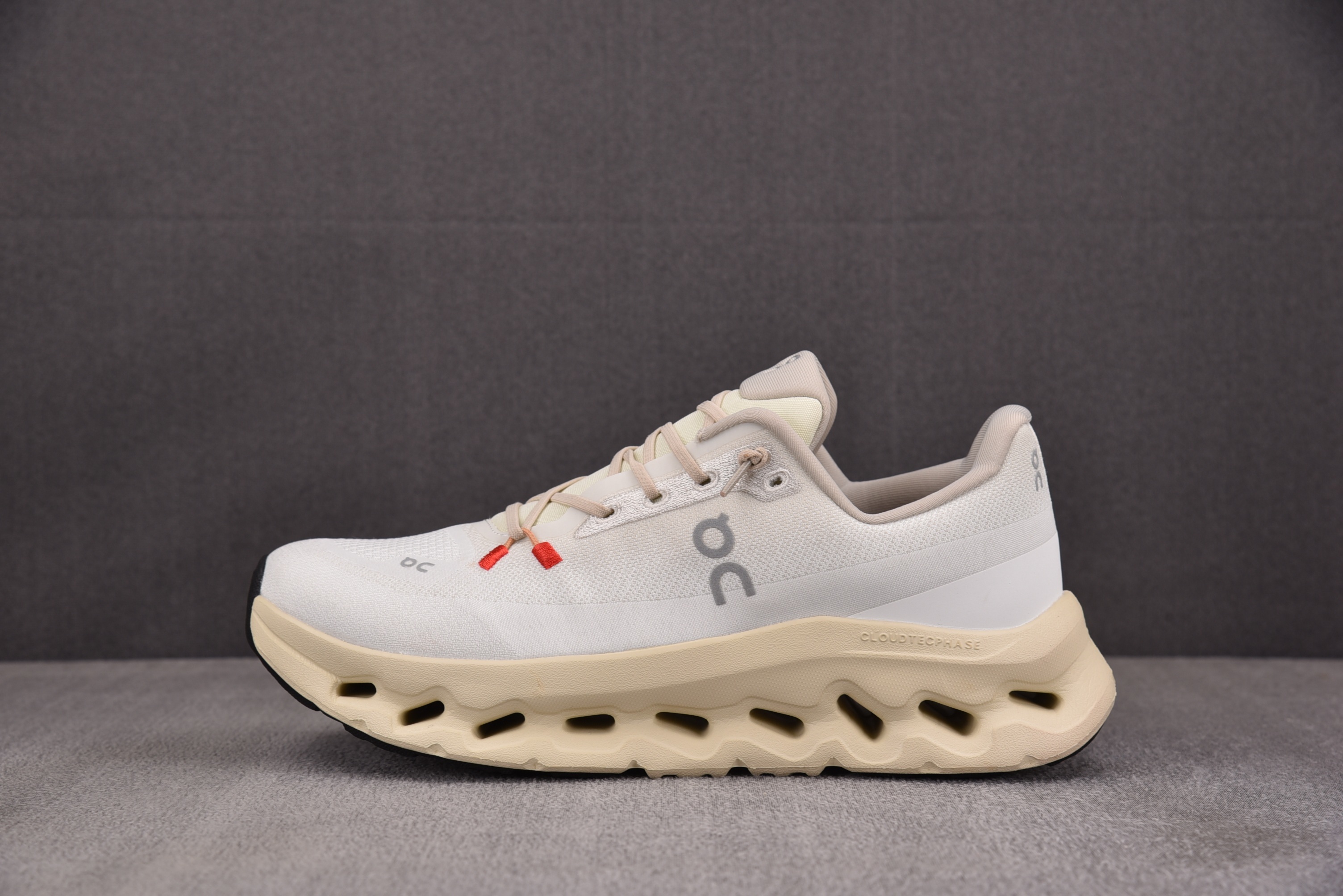 【KO】On Cloudtilt 샌드 크림