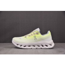 【KO】On Cloudtilt 연그린 화이트