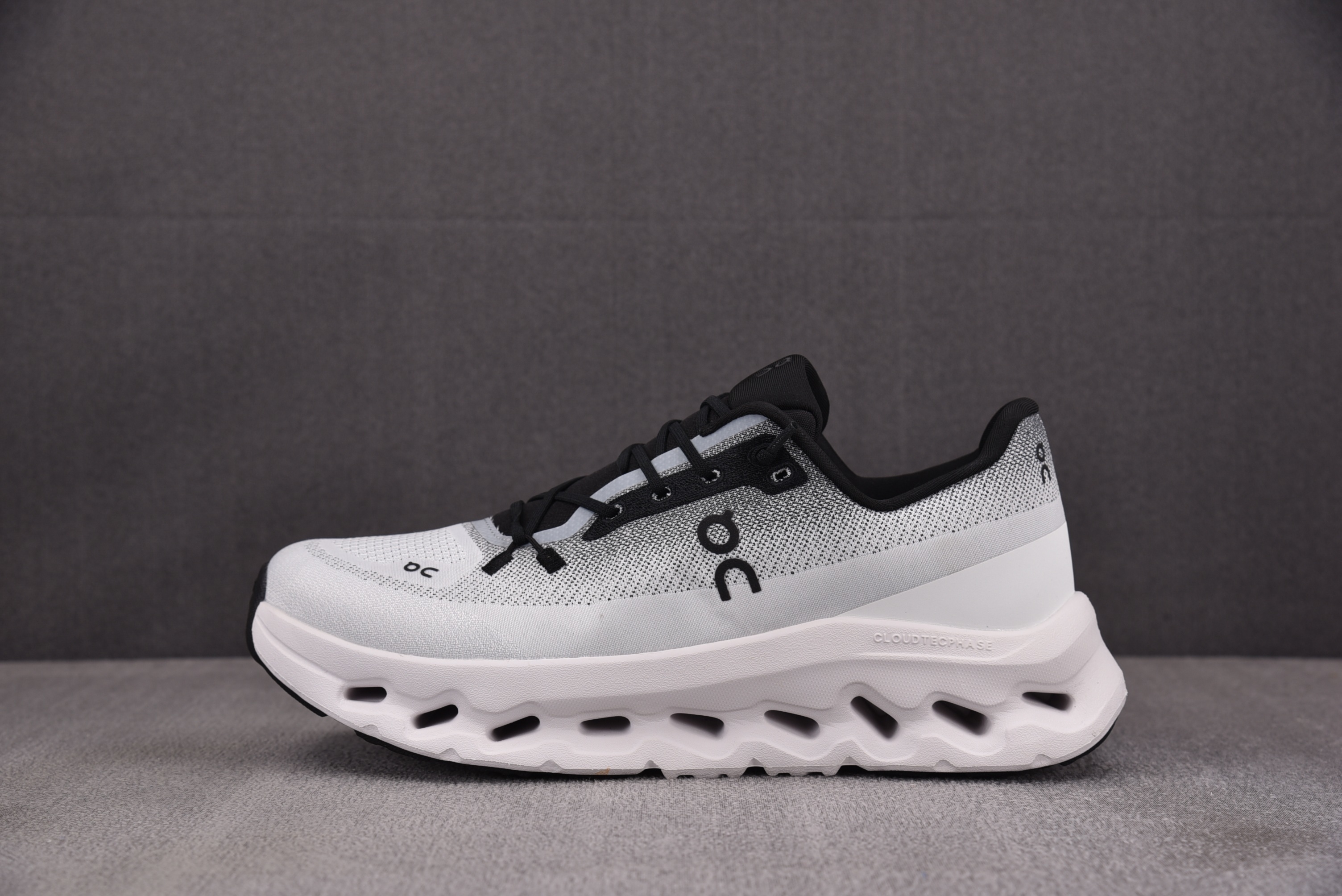 【KO】On Cloudtilt 화이트블랙