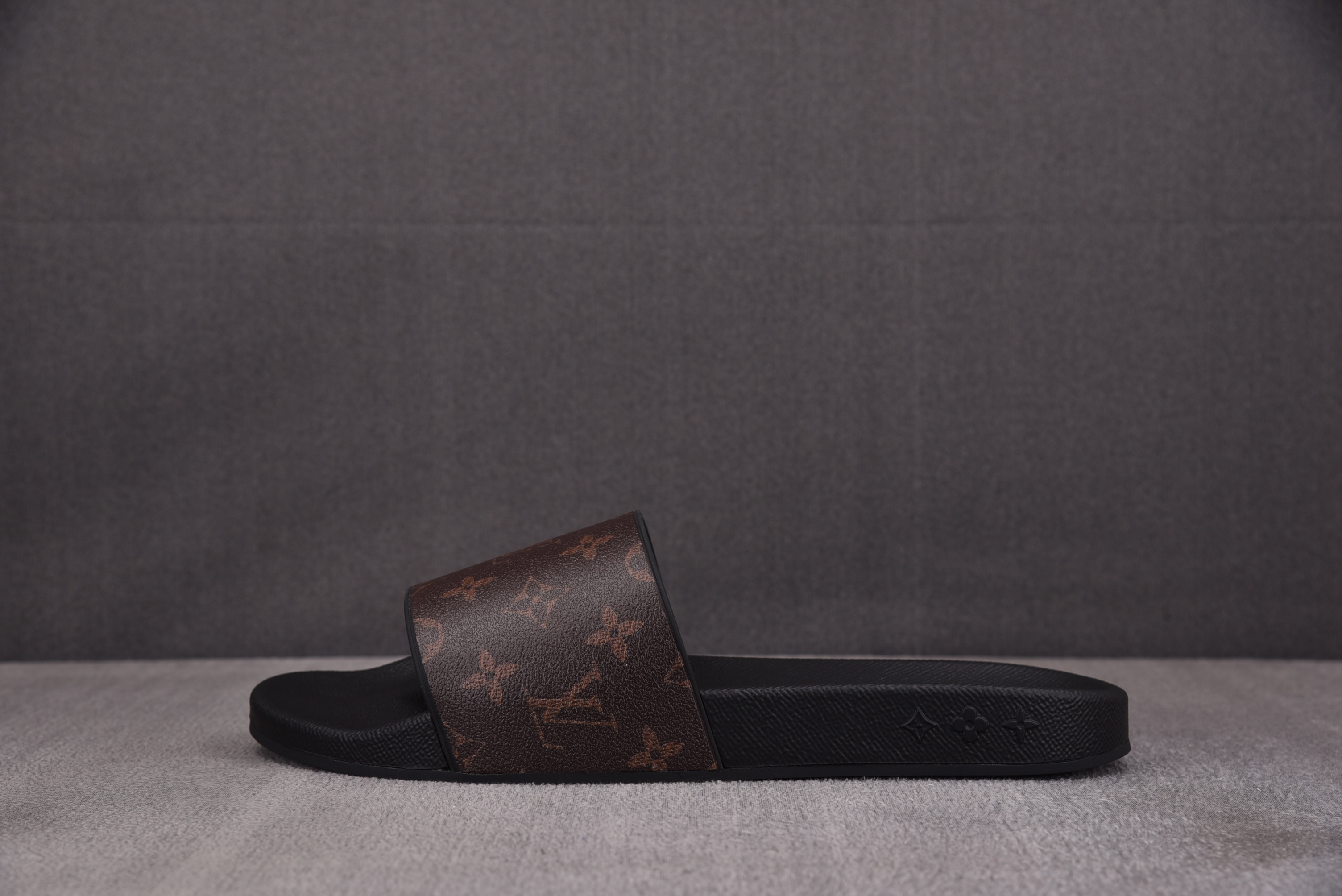 【GD】루이비통 풀 필로우 컴포트 브라운