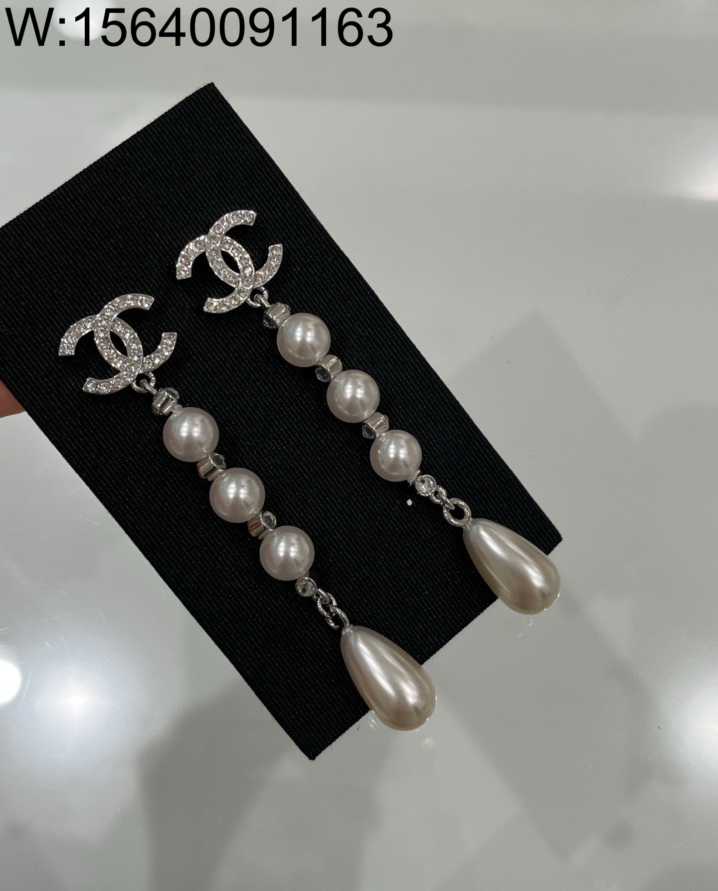 AGG 샤넬 CC로고 진주 물방울 롱귀걸이