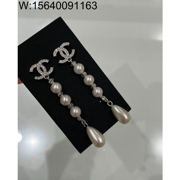 AGG 샤넬 CC로고 진주 물방울 롱귀걸이