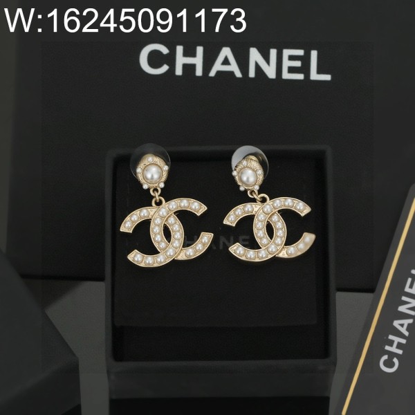AGG 샤넬 진주 장식 CC로고 펜던트 귀걸이 골드