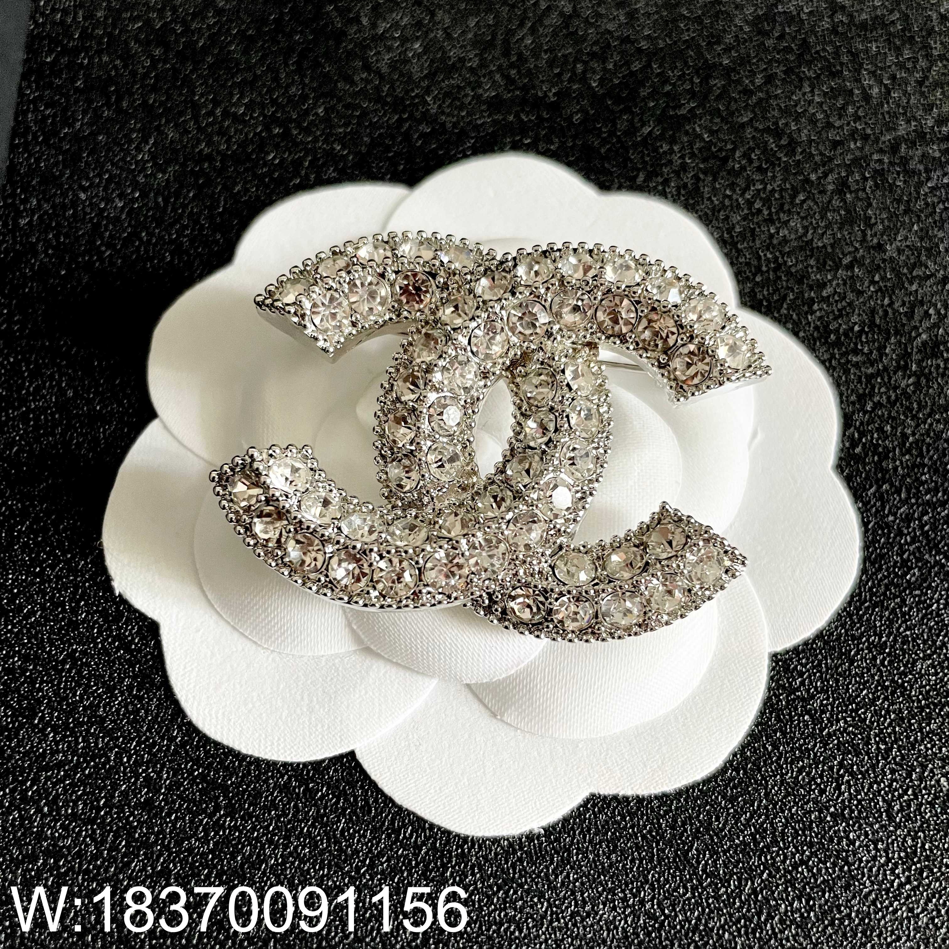 AGG 샤넬 풀큐빅 CC로고 브로치 실버