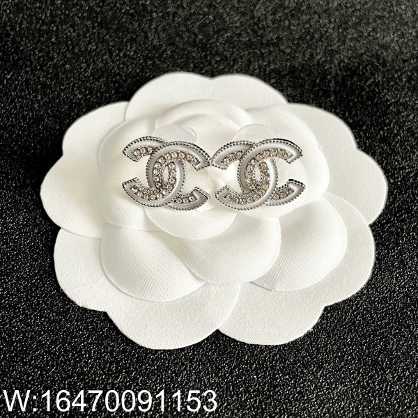 AGG 샤넬 빈티지 큐빅 CC로고 귀걸이 화이트