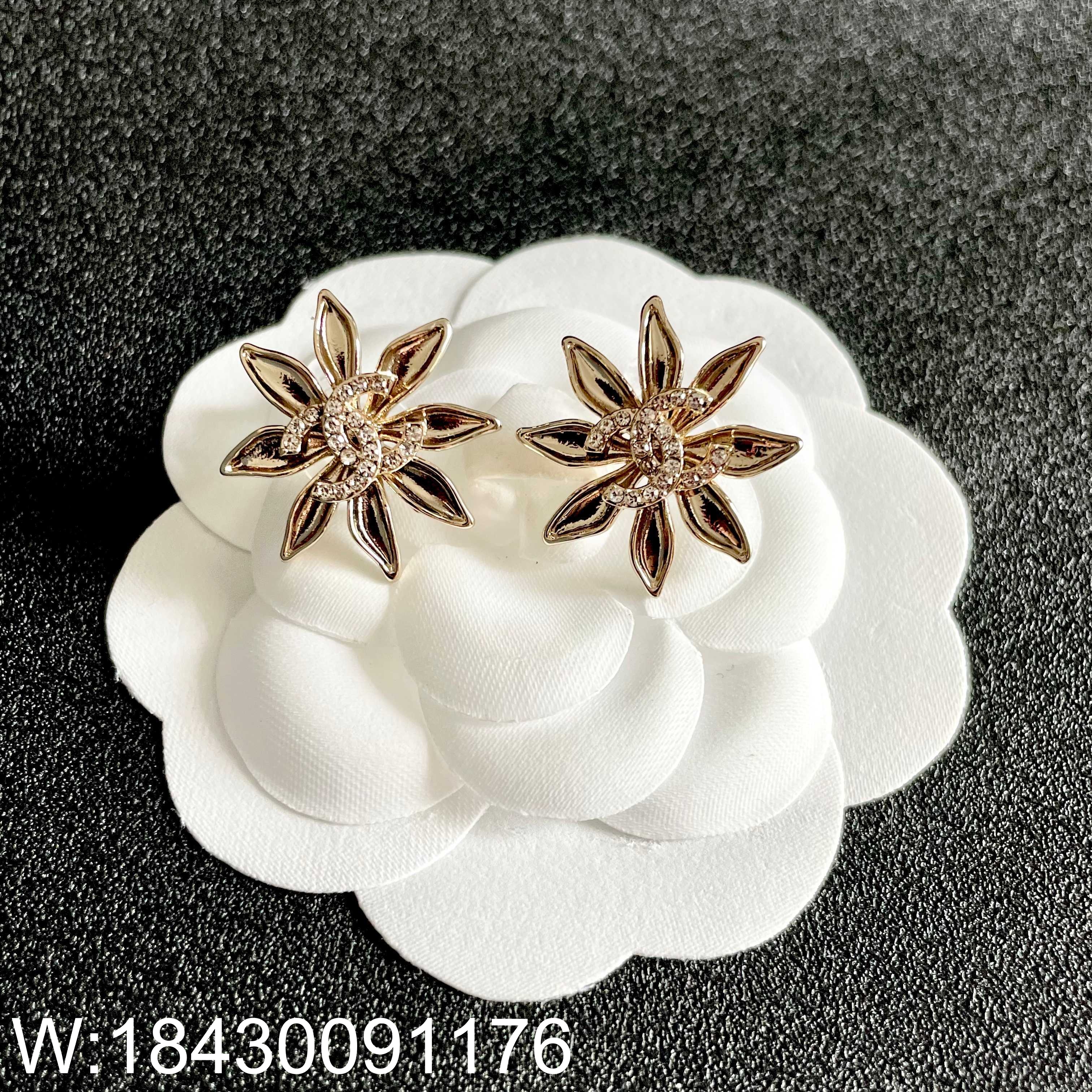 AGG 샤넬 CC로고 꽃 귀걸이 골드