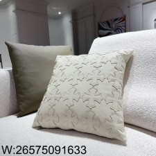 AGG 크롬하츠 소파 순색 십자가 패치 사각 허그쿠션 아이보리