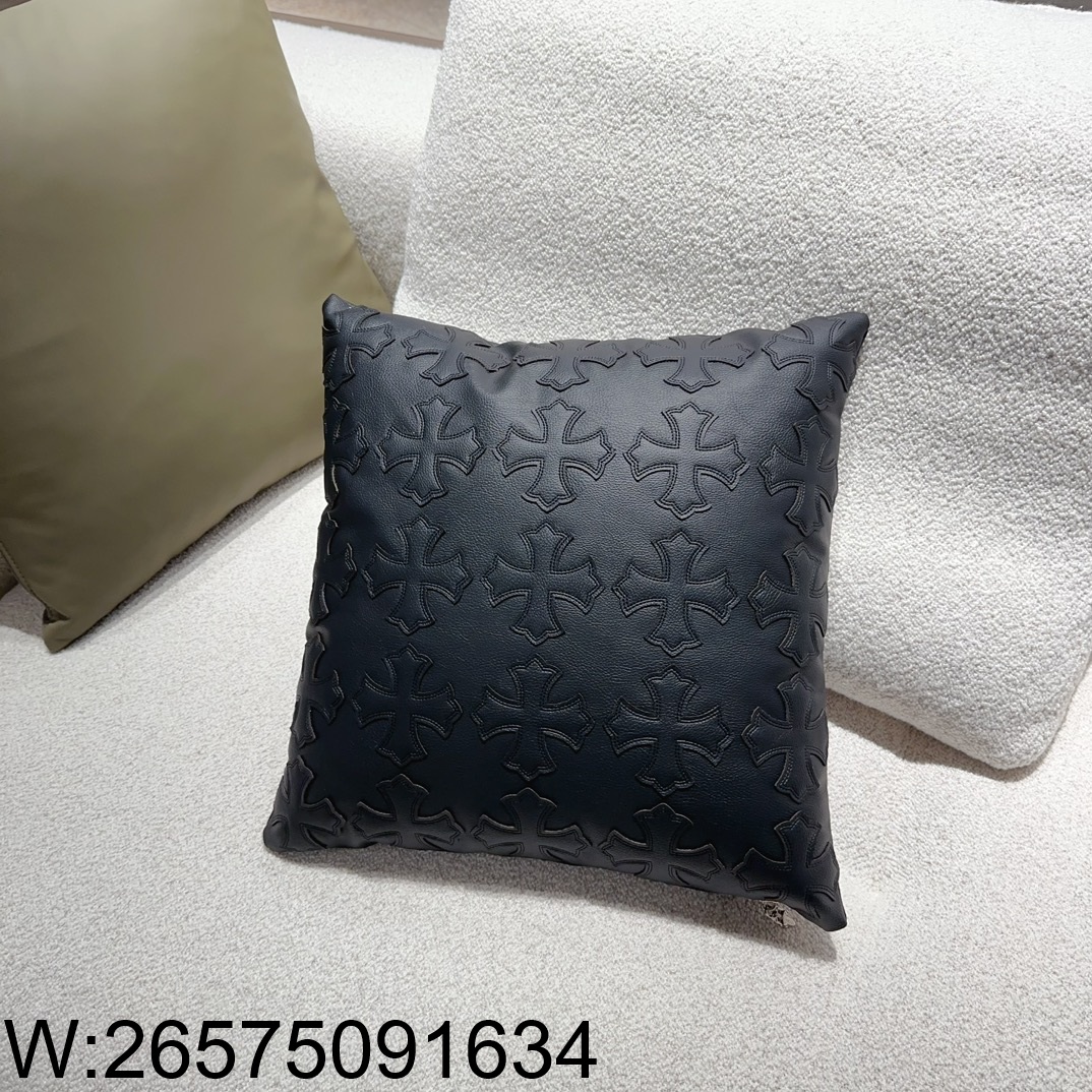 AGG 크롬하츠 소파 순색 십자가 패치 사각 허그쿠션 블랙