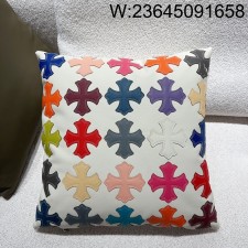 AGG 크롬하츠 소파 멀티컬러 십자가 패치 사각 허그쿠션 아이보리