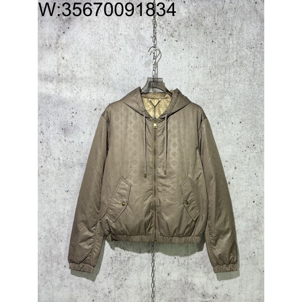 [사슬공장] 루이비통 SS25 로고 엠보싱 후드 자켓 브라운