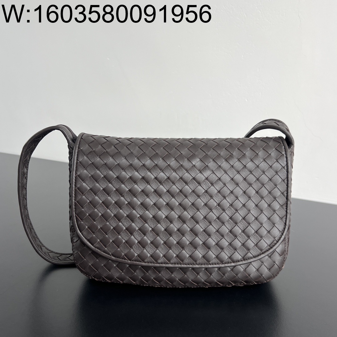 징 팩토리 보테가베네타 베네토 플랩 메신저 백 폰단트 843836 26*18.5*5cm