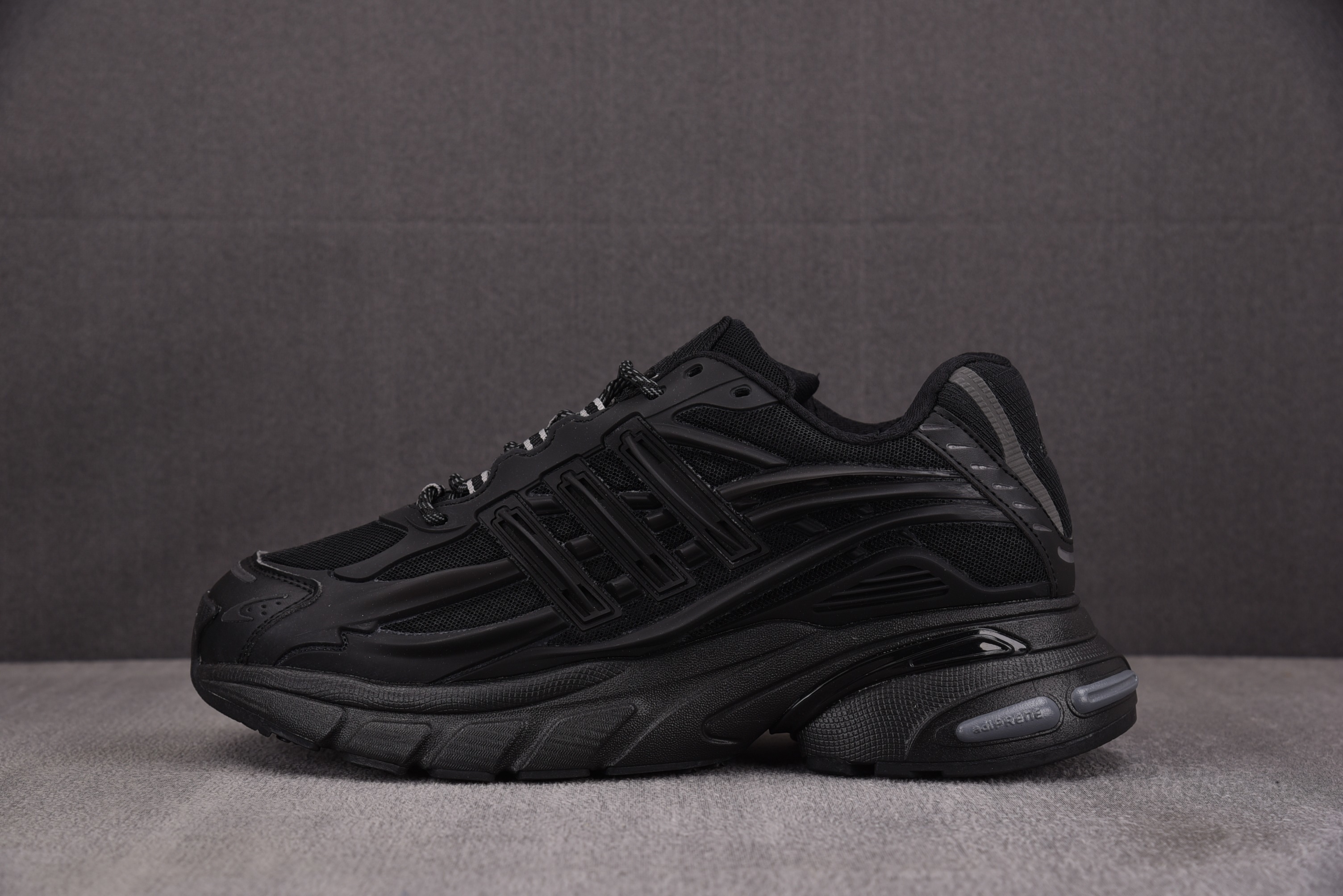 【Y】퍼렐 x 아디다스 젤리피쉬 올블랙 JP9260