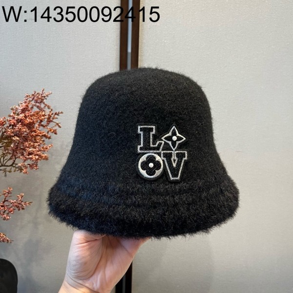 AGG 루이비통 LV 로고 패치 양털 모자 블랙