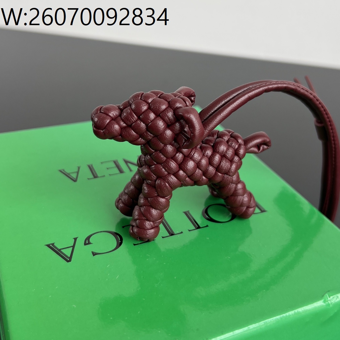 징 팩토리 보테가베네타 도그 참 와인 807068 8.2*7.2*3cm 줄 17cm