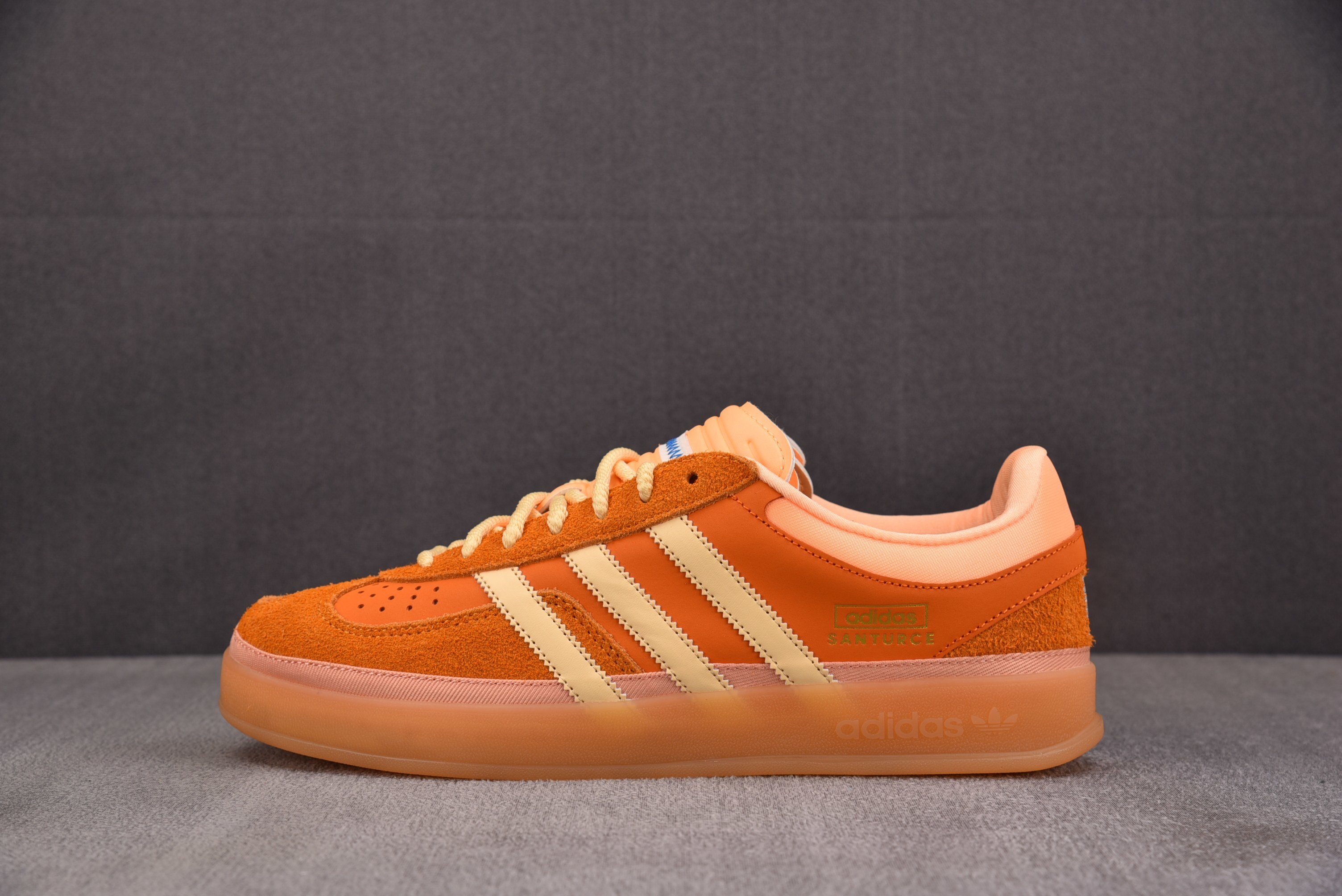 【TOP】아디다스 가젤 인도어 배드 버니 산투르세 JS5050