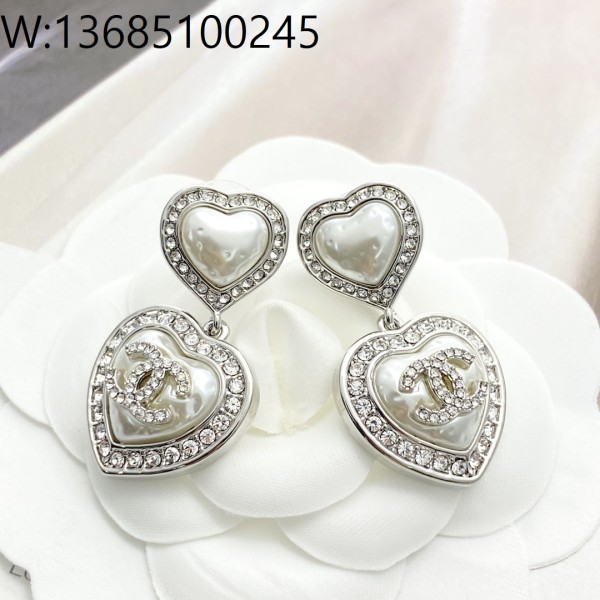 AGG 샤넬 큐빅 더블 하트 CC로고 진주 귀걸이 실버