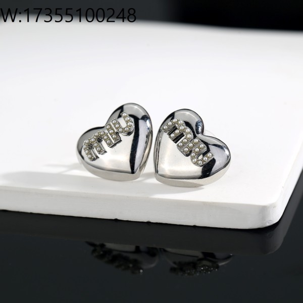 AGG 미우미우 모노그램 하트 귀걸이 실버