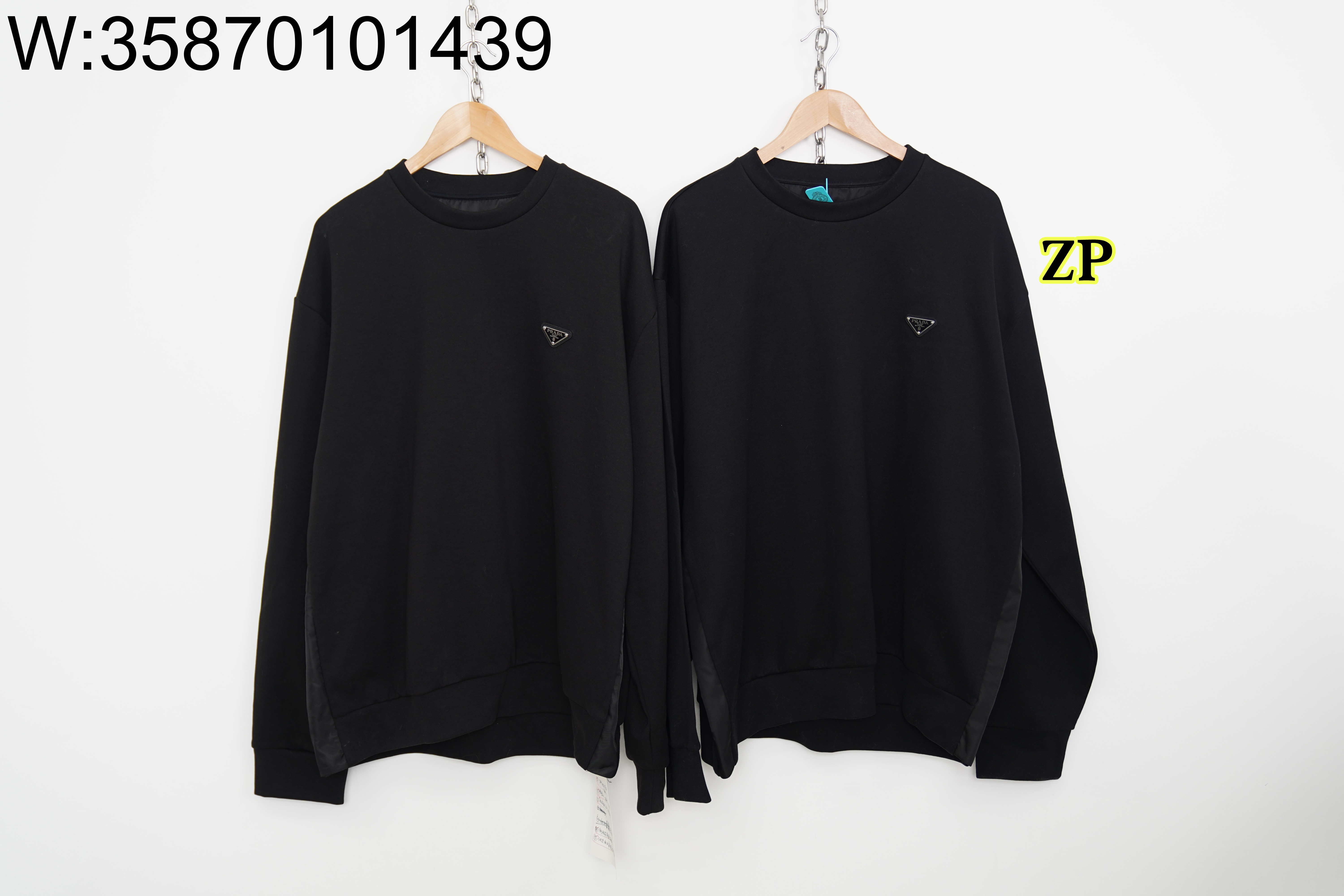 [사슬공장2] 프라다 가슴 세모 모노그램 맨투맨 블랙 UJL30A-11OQ-F0806-S-222