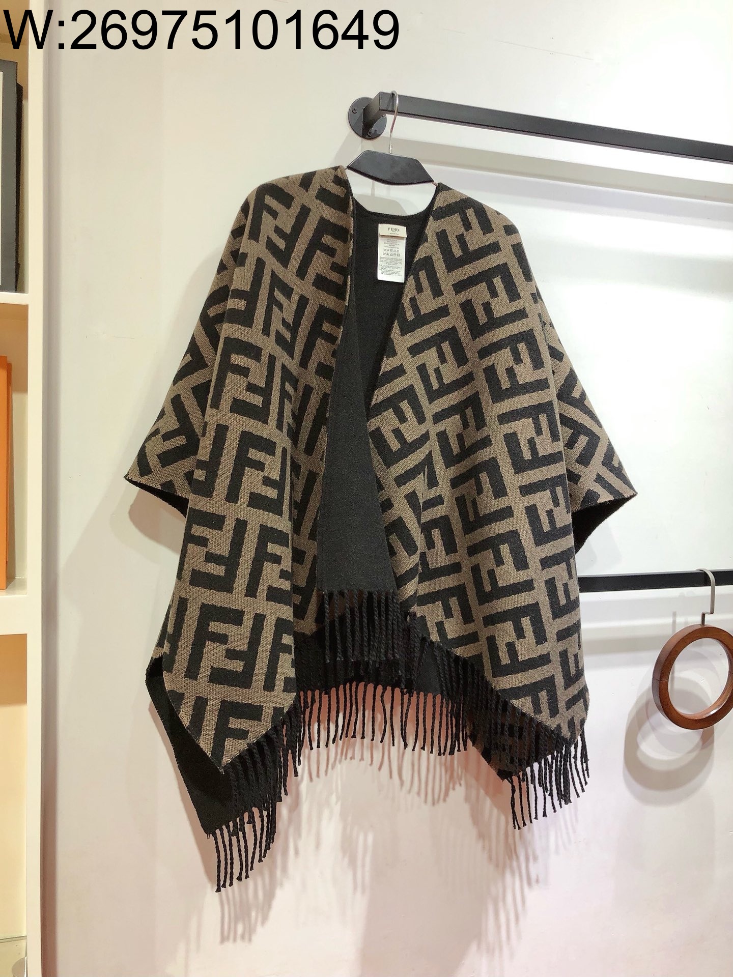 AGG 펜디 올 오버 FF로고 자카드 양면 배색 케이프 140*150cm