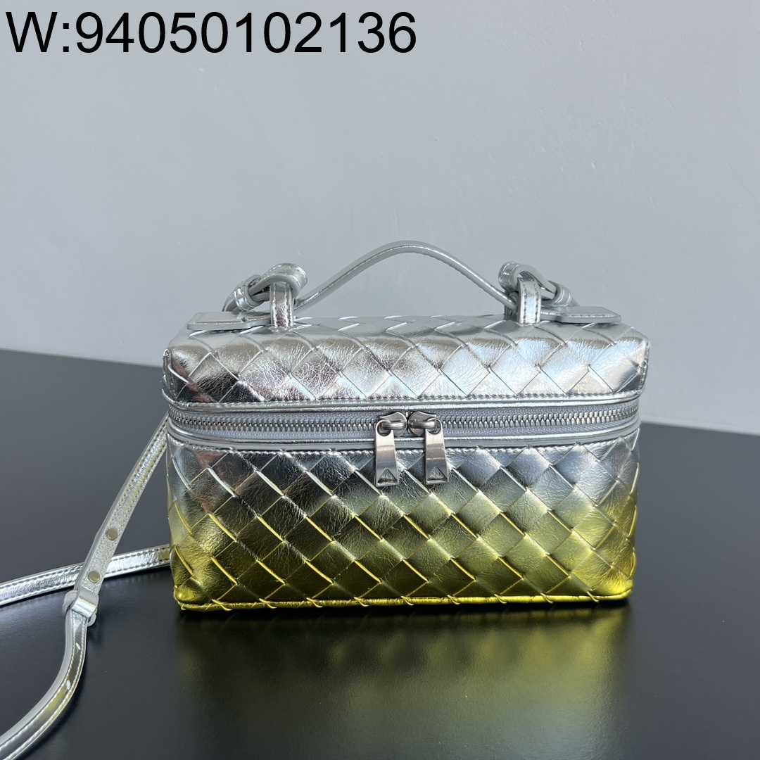 징 팩토리 보테가베네타 뱅뱅 배니티 케이스 789109 22*12.5*5cm 실버 골드