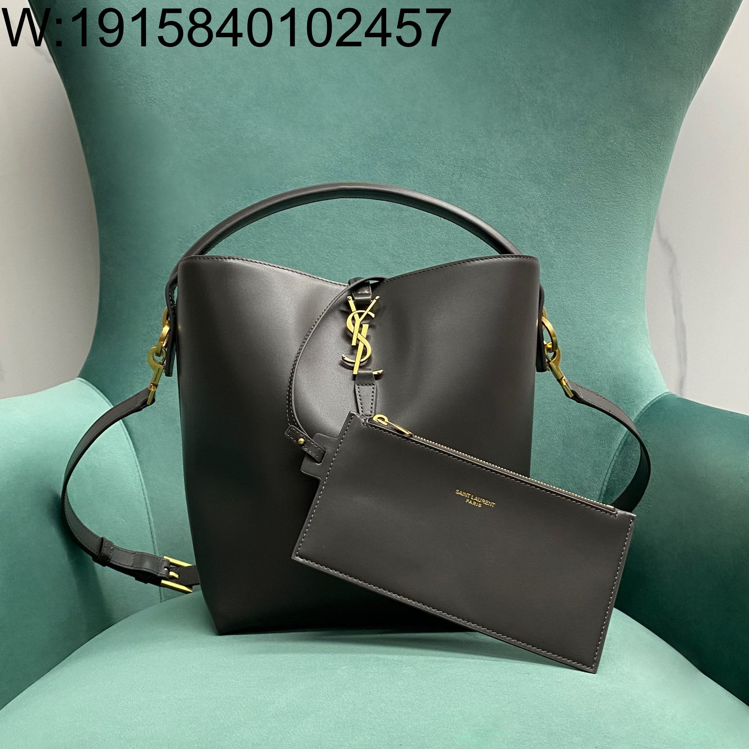 Pomegrante 생로랑 유광 가죽 소재의 LE 37 742828 20*25*16cm 블랙