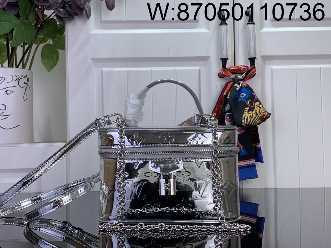 [88factory] 루이비통 베니티 체인 파우치 M26097 11.5*6.5*19cm 실버