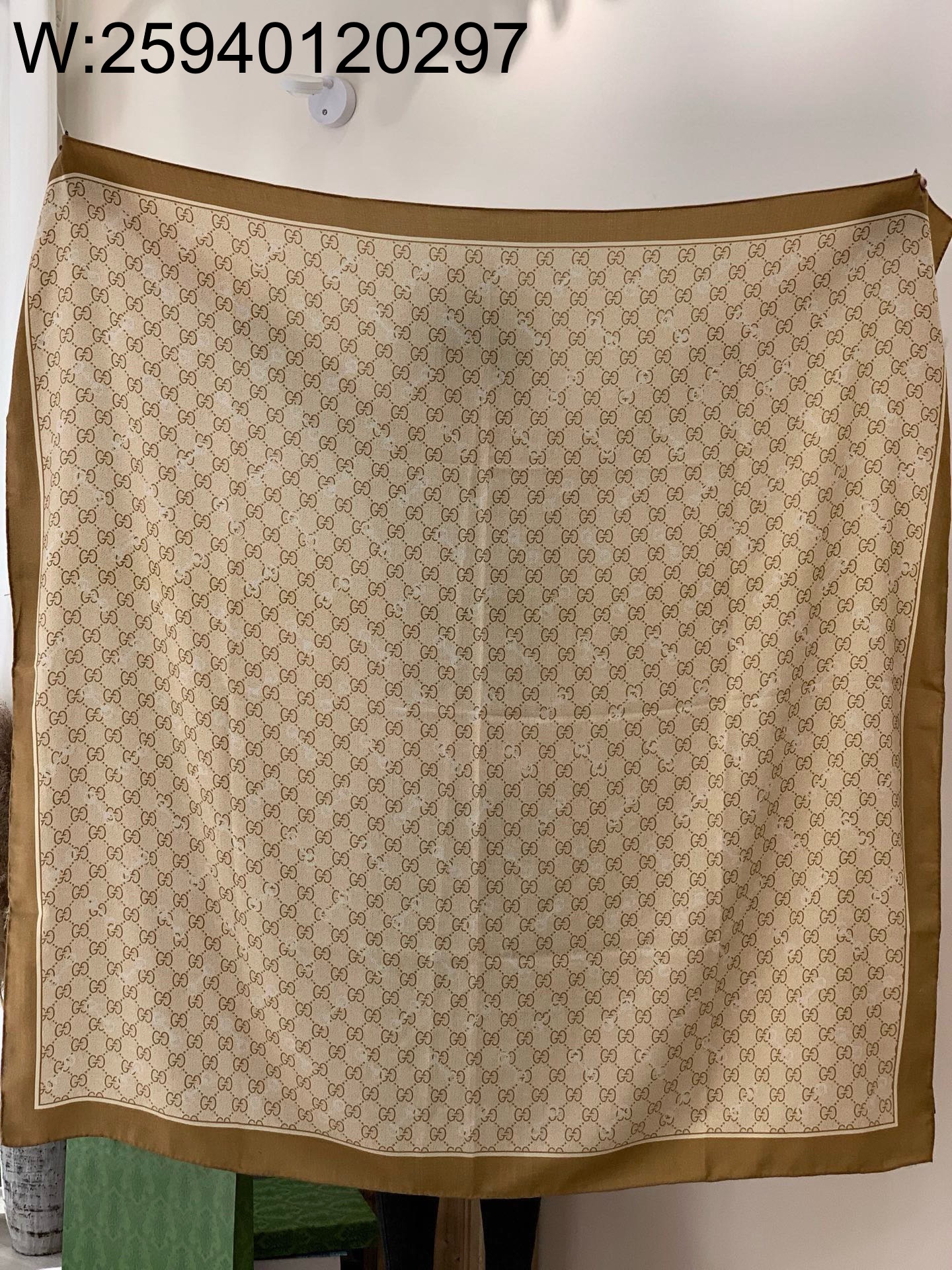 AGG 구찌 올 오버 GG로고 스퀘어 스카프 다크 베이지 135*135cm 70%캐시미어 30%실크