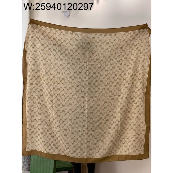 AGG 구찌 올 오버 GG로고 스퀘어 스카프 다크 베이지 135*135cm 70%캐시미어 30%실크