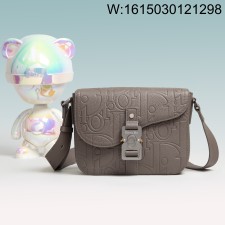 [JHL] 디올 스몰 새들 메신저 백 플랩 디올 그래비티 레더 앤 그레인드 카프스킨 그레이