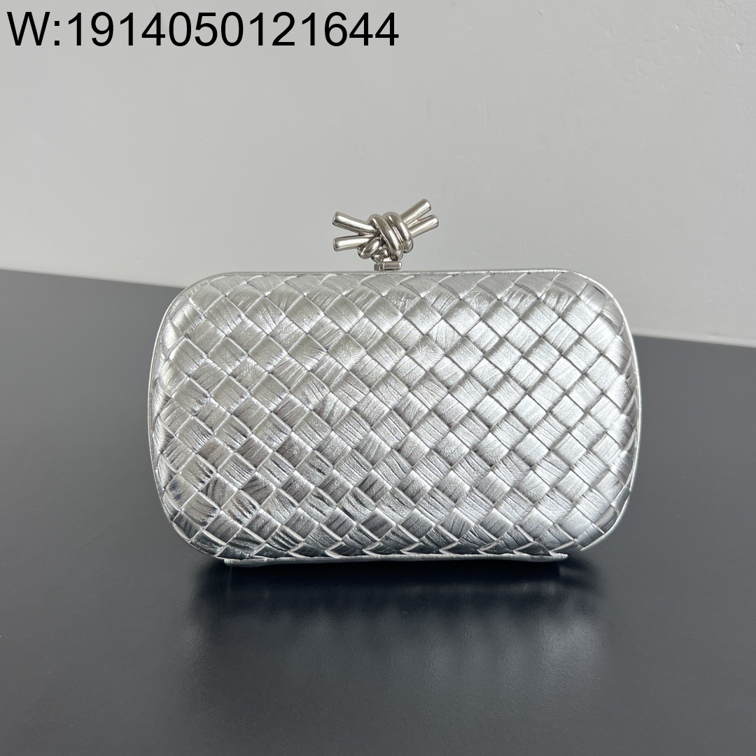 징 팩토리 보테가베네타 놋 717622 20*12*5.5cm 실버 양가죽