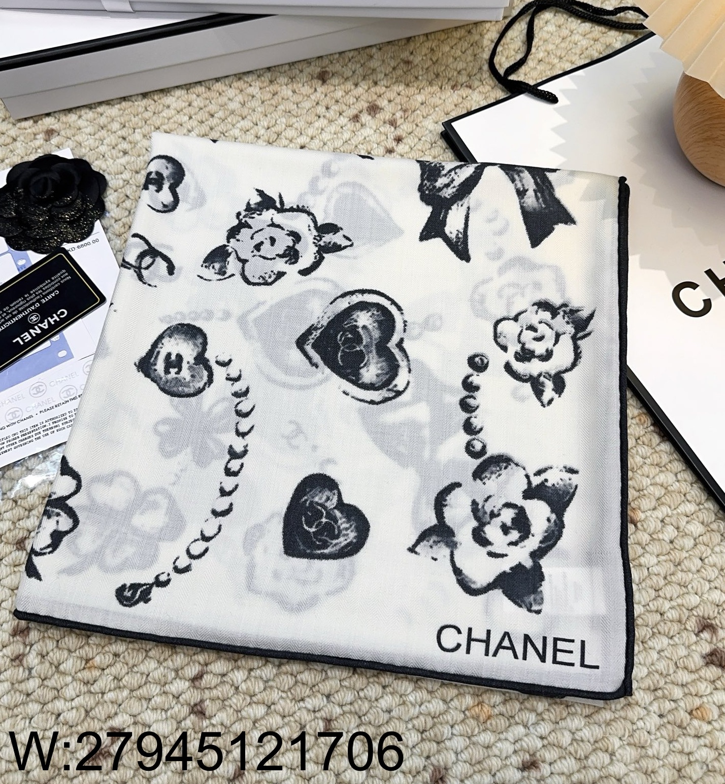 AGG 샤넬 프린트 스퀘어 스카프 140cm*140cm 화이트