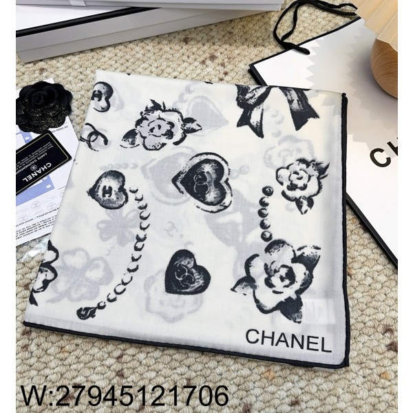 AGG 샤넬 프린트 스퀘어 스카프...