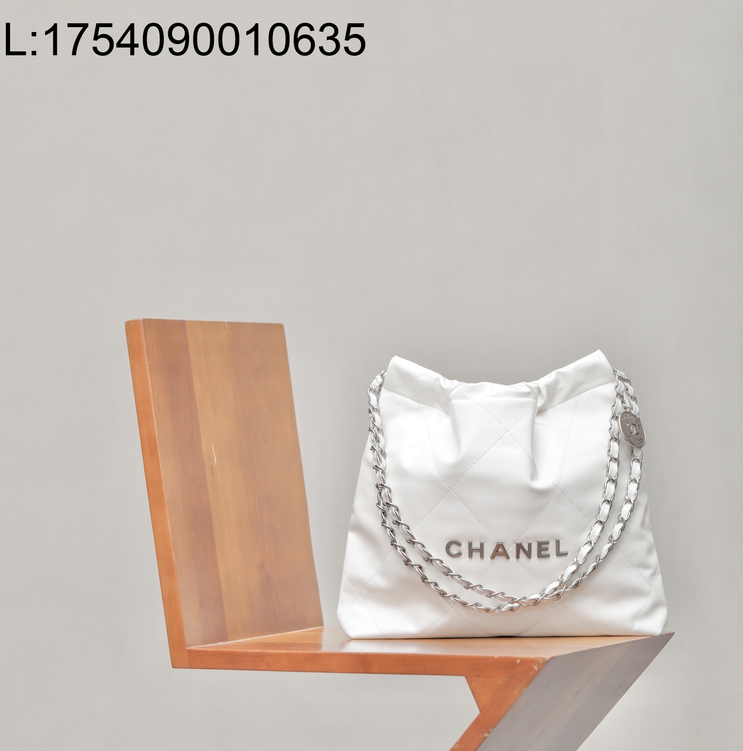 [CD] 샤넬 은장 22백 35*37cm 화이트 스몰