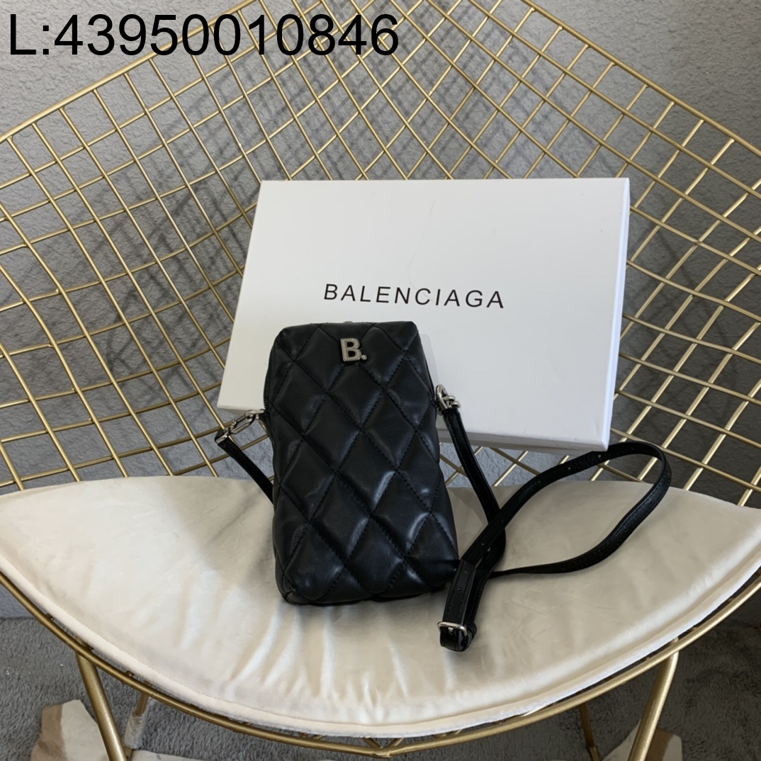 [dxg] 발렌시아가 로고 퀼팅 렉탱글 미니 크로스백 블랙