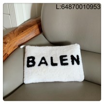 [dxg] 발렌시아가 모노그램 시어링 퍼 파우치 34*23*2cm 화이트 레더