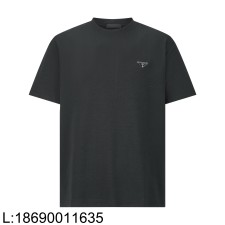 [잔디집2] 프라다 메탈 삼각로고 순색 반팔티 블랙