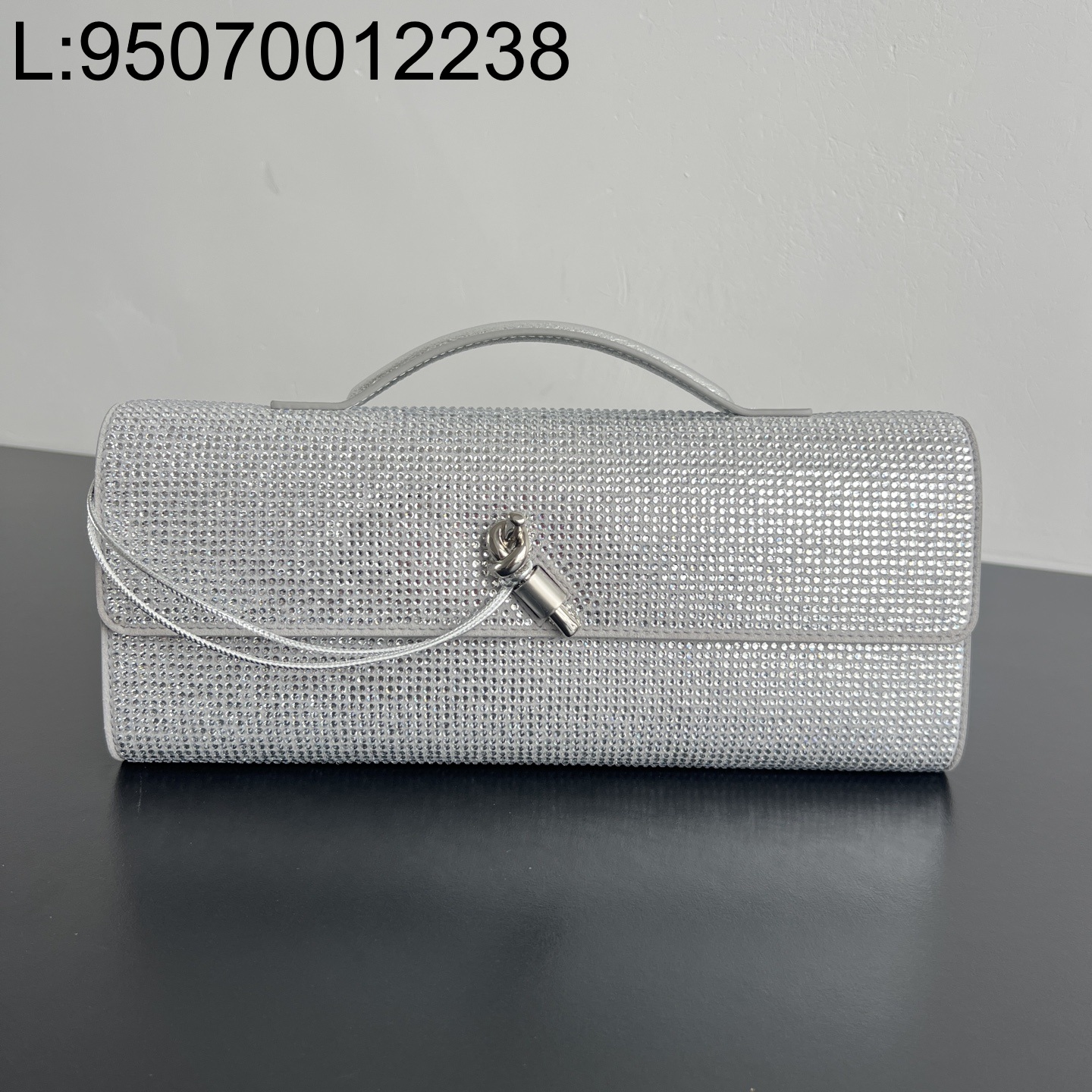 징 팩토리 보테가베네타 안디아모 클러치 실버 844124 31*13*3cm