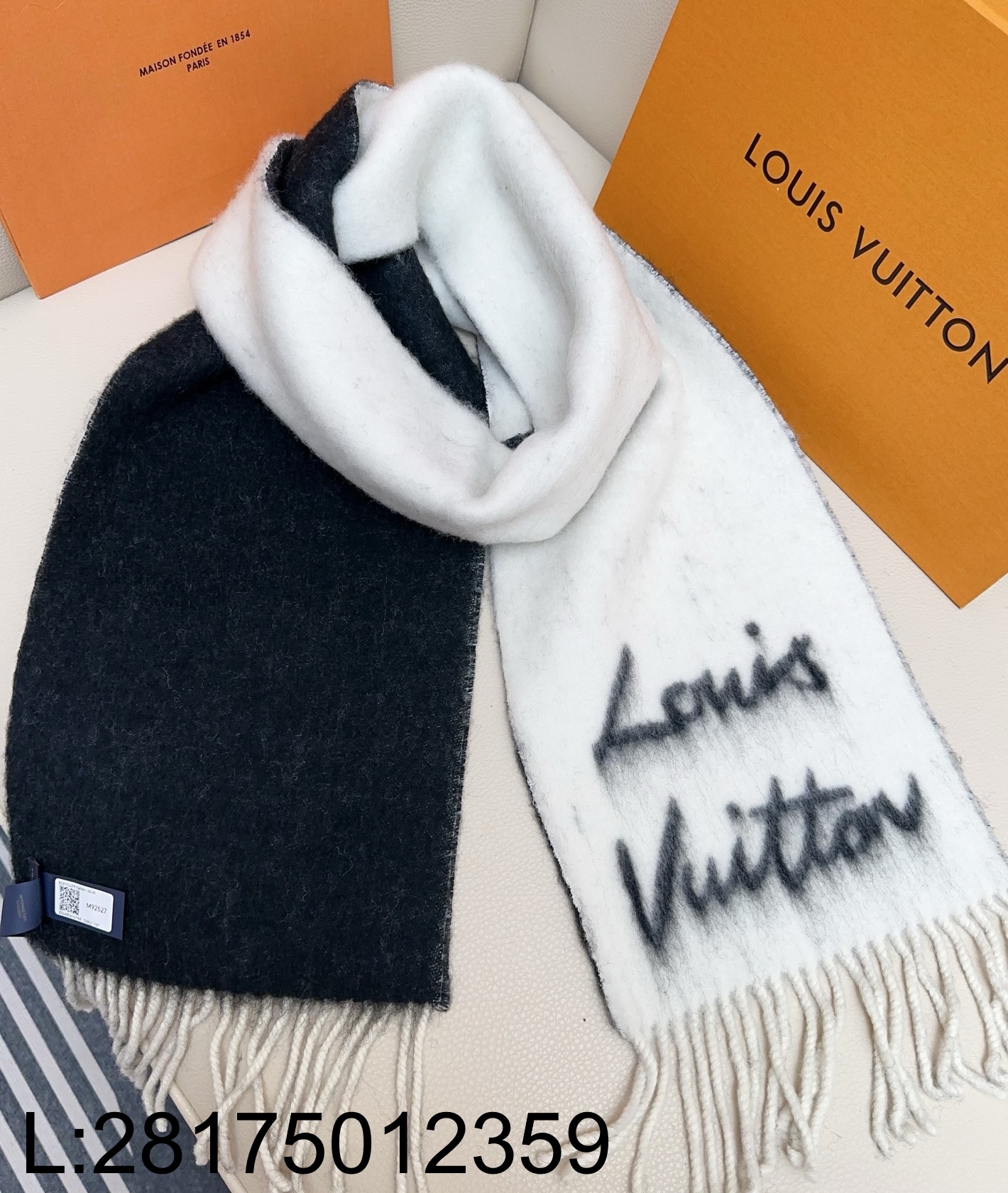 AGG 루이비통 모노그램 양색 스카프 블랙 화이트 25*200cm 면양털 58% 42%알파카
