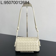 징 팩토리 보테가베네타 노뚜르노 843893 21*11*9cm 아이보리