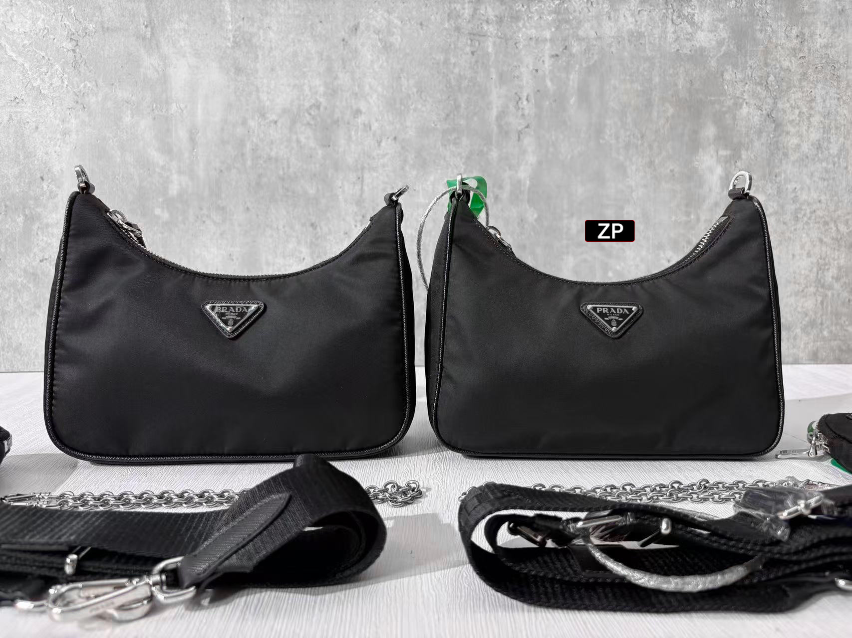 [사슬공장2] 프라다 리에디션 2005 리나일론 앤 사피아노 레더 백 참 블랙
