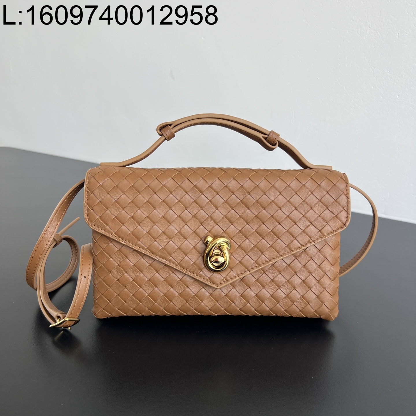 징 팩토리 보테가베네타 놋 락 817191 25*16*5.5cm 앰버