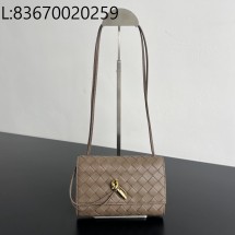 징 팩토리 보테가베네타 안디아모 파우치 온 스트랩 파인콘 836940 19*13*2cm