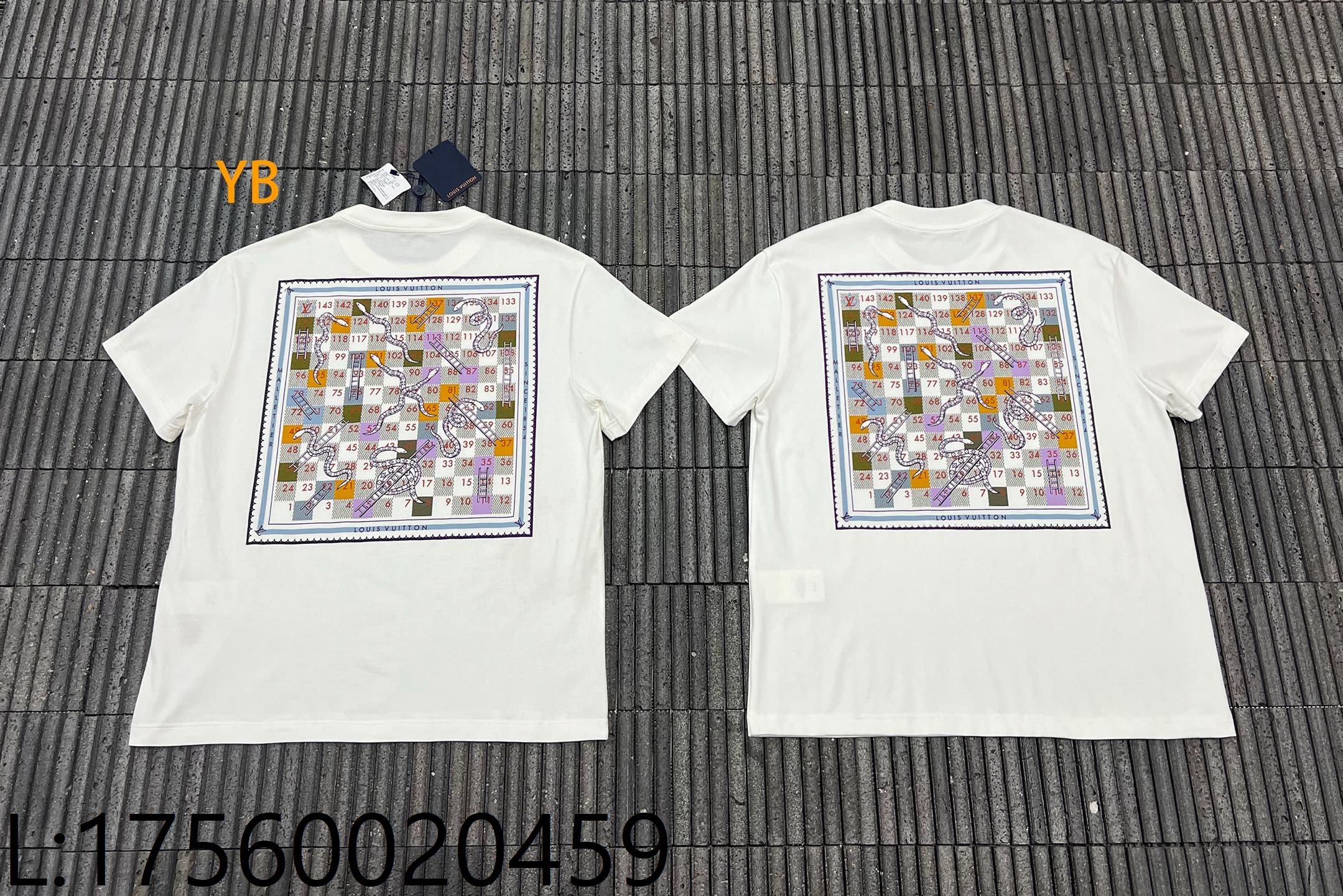 [잔디집2] 루이비통 뒷면 스퀘어 스카프 프린트 반팔티 화이트
