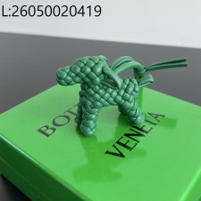 징 팩토리 보테가베네타 도그 참 그린 807068 8.2*7.2*3cm 줄 17cm