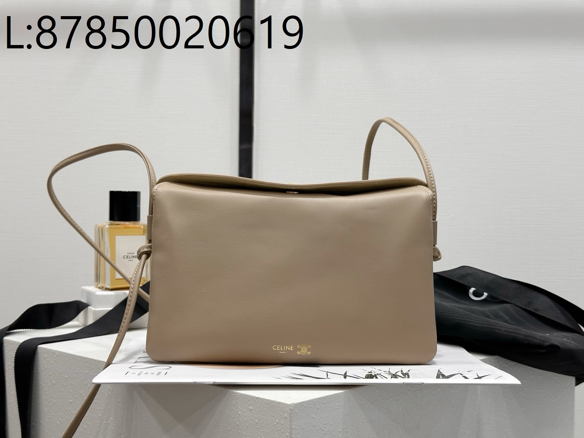 백경 셀린느 트리오 플랩 부드러운 램스킨 10P862 22*14*4cm 라이트 베이지