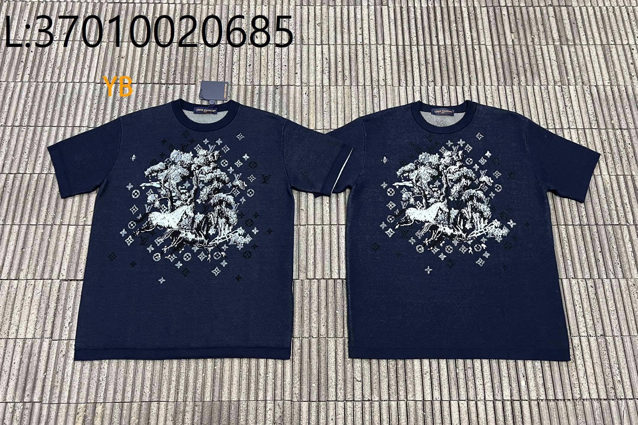 [잔디집2] 루이비통 말 자카드 니트 반팔티 네이비 1AJBVG