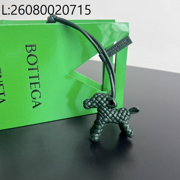 징 팩토리 보테가베네타 도그 참 초록색 807068 8.2*7.2*3cm 줄 17cm